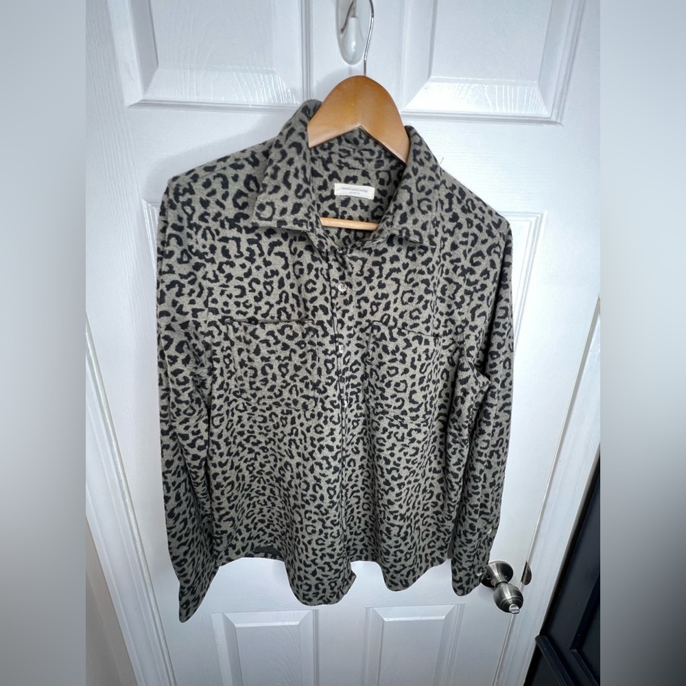Beach Lunch Lounge Women’s Medium Gray Animal Print Shirt Jacket Shacket M - Picture 4 of 12